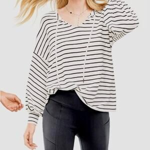 Cabi Women’s Sz M Navy White Stripe Tie Neck Top Knit Stretch Relax Game Day